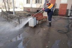 В Петербурге в ходе весеннего месячника коммунальные службы приводят в порядок дворовые территории