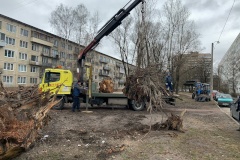 Во Фрунзенском районе продолжается большая весенняя уборка