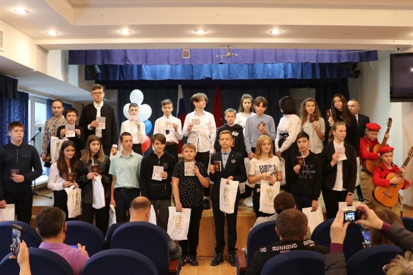 Юным жителям Кировского района вручили первые паспорта