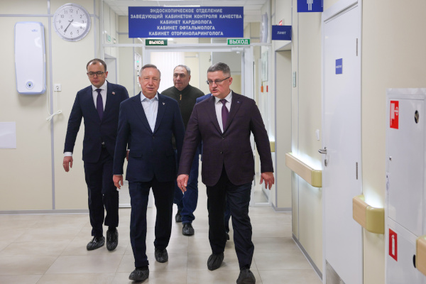 В ходе рабочего объезда Красногвардейского района Александр Беглов посетил поликлиническое отделение № 132 Городской поликлиники № 17
