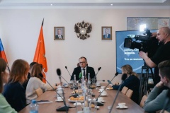 Хорошо справляется со своими обязанностями тот, кто знает историю места, где работает