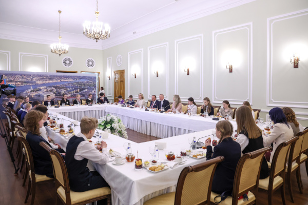 Встреча с победителями образовательных проектов «Губернаторский дневник» и «Дневник мецената»