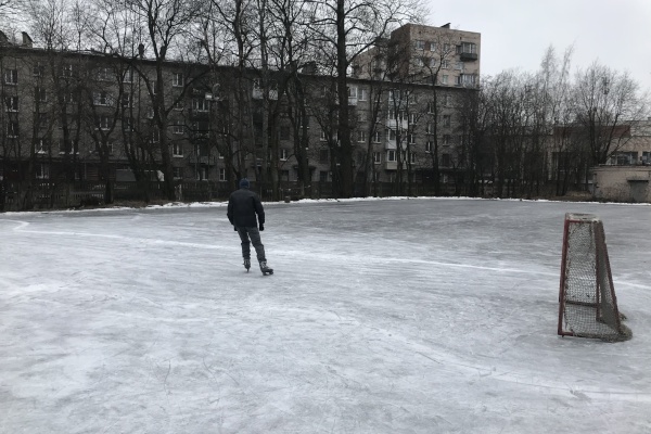 В Выборгском районе залили первый каток
