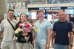 Бронзовую призёрку Первенства мира по вольной борьбе Полину Бочкарёву, воспитанницу Спортивной школы №2, торжественно встретили в аэропорту Пулково