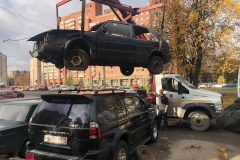 Калининский очищают от автохлама