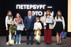 Вручение документов на квартиру семьям Выборгского района