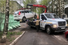 В Калининском продолжается работа по выявлению и вывозу автохлама