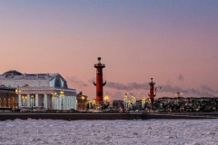 В честь 81-й годовщины прорыва блокады Ленинграда зажгут факелы Ростральных колонн