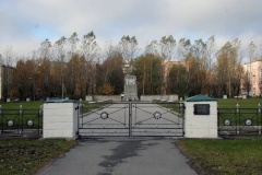 Мемориал на воинском кладбище в Дачном ждет реконструкция
