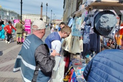 В Центральном районе Петербурга изъято около 600 единиц незаконно реализуемой сувенирной продукции