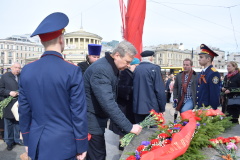К обелиску «Город-герой Ленинград» возложили цветы