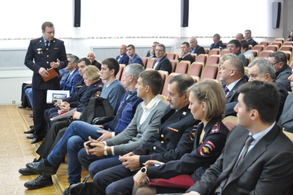 Представители Общественной палаты Санкт‑Петербурга обсудили контроль и обеспечение безопасности дорожного движения в городе