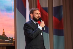 156 лучших выпускников Петроградского района получили награды от главы администрации Дмитрия Ваньчкова