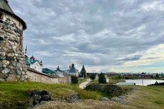 В 1429 году преподобные Савватий и Герман положили начало монашеской жизни на Соловецком архипелаге