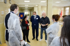 Константин Серов и Наталья Евдокимова посетили участковые избирательные комиссии Фрунзенского района