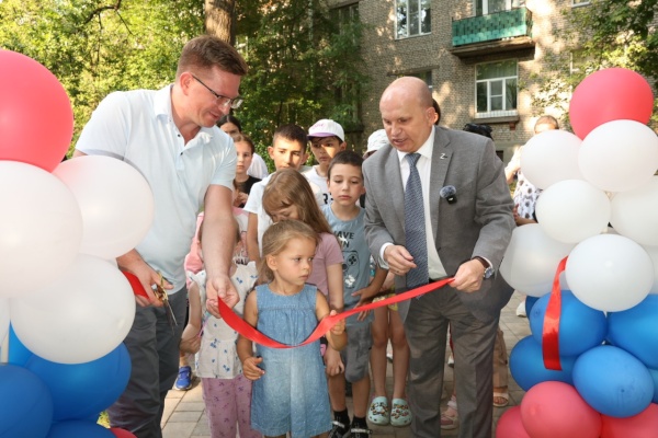 В МО Светлановское открыли новую детскую площадку на Ярославском проспекте, 40