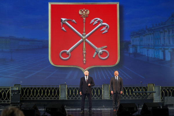 Праздничный концерт «100 лет дорогой побед», посвящённый вековому юбилею регулярного автобусного движения в Ленинграде-Петербурге