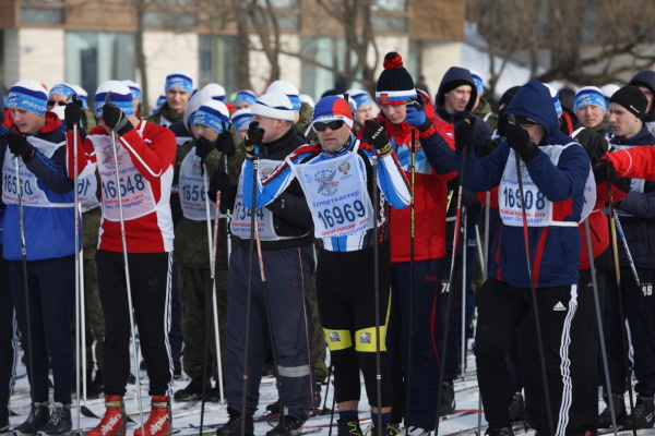 Более 700 человек приняли участие в лыжных гонках в Петергофе