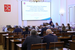 Петербургским семьям при рождении детей будут вручать подарочный набор