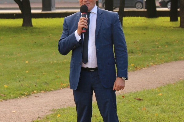 Акция в сквере, посвященном лауреатам конкурса "Женщина года"