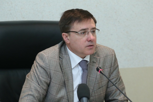 Глава администрации Фрунзенского района Владимир Омельницкий 