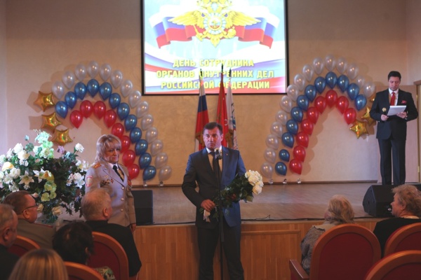 Сотрудников органов внутренних дел поздравили с профессиональным праздником