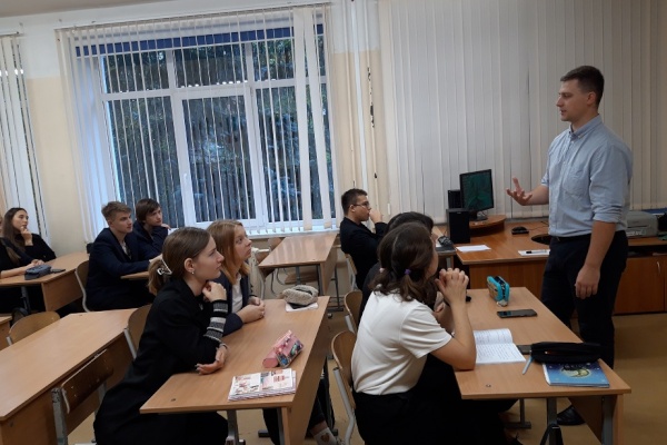 В гимназии № 105 прошло занятие "Что мы знаем о коррупции"?