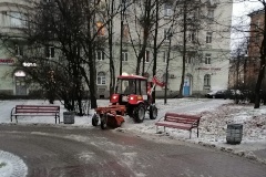 На улицы района вышла снегоуборочная техника