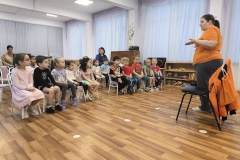 В детском саду Выборгского района прошёл урок безопасности от «Школы ЛизаАлерт»