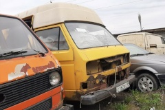 В Петергофе разыскиваются владельцы разукомплектованных транспортных средств