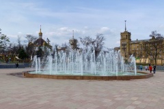 В Мариуполе в тестовом режиме заработал восстановленный петербуржцами фонтан