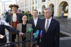 К юбилею Петра I в центре Петербурга посадили сирень
