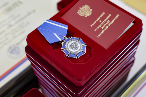 Александр Беглов вручил государственные награды РФ и поощрения Президента России выдающимся петербуржцам
