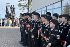 Юные моряки знакомятся с Дорогой жизни