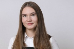Кузнецова Анастасия, выпускница 11 «А» класса гимназии № 105 получила 100 баллов по обществознанию