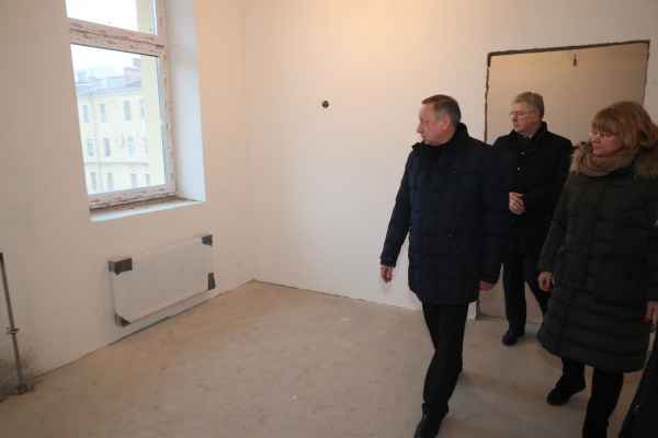 Александр Беглов в рамках рабочего объезда Адмиралтейского района ознакомился с тем, как идет ремонт детского сада