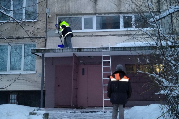 Проведение работ по уборке внутриквартальных территорий Фрунзенского района