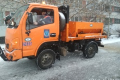 Во Фрунзенском районе продолжаются работы по уборке снега