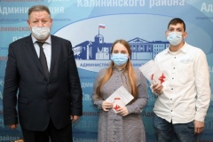 В администрации Калининского района состоялось торжественное вручение документов на квартиры детям-сиротам и детям, оставшимся без попечения родителей