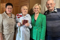 В Курортном районе продолжается вручение юбилейных медалей «80 лет Победы в Великой Отечественной войне 1941-1945 гг.»