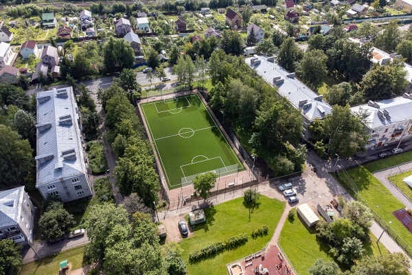 Завершен ремонт площадки СШОР на Озерковой улице в Петергофе