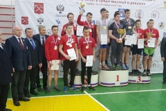 Курсанты с лёгкостью поднимают гири