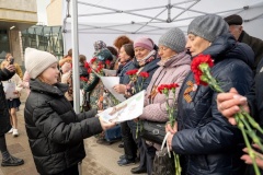 Спектакль-концерт в честь Дня Победы прошёл перед вестибюлем станции метро «Ладожская» в Красногвардейском районе