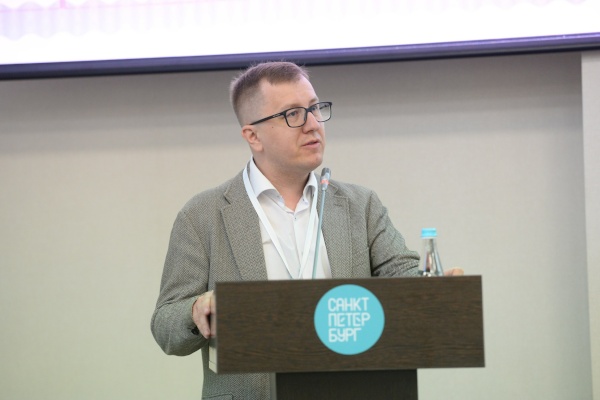 16 июня на площадке КЦ Петроконгресс состоялась серия конференций, посвященных применению искусственного интеллекта в сфере коммуникаций. Мероприятие, организованное СПб ГБУ  «Конгрессно-выставочное бюро», состояло из двух деловых сессий: 1) Глобальное пр