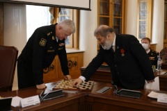 Президент Федерации шашек Санкт‑Петербурга Владимир Лангин провел сеанс одновременной игры в Главном штабе ВМФ