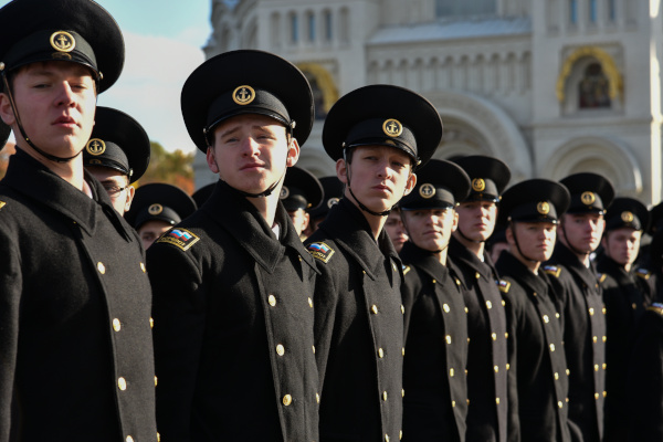 На Якорной площади состоялось торжественное «Посвящение в курсанты»  Государственного университета морского и речного флота имени адмирала С.О. Макарова.