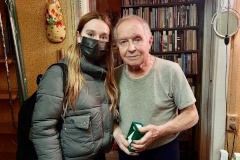 Почти 250 сотовых телефонов переданы ветеранам Невского района