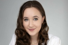 Выпускница 11 б класса 652 гимназии, сдала ЕГЭ по литературе на высший балл!