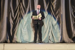 Новогоднее представление для семей участников СВО, многодетных семей и детей, оказавшихся в трудной жизненной ситуаци, из Петроградского районаипрошло на сцене БКЗ «Октябрьский»