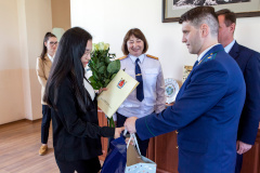 Детям-сиротам в Международный день защиты детей вручили документы на жилье в Невском районе